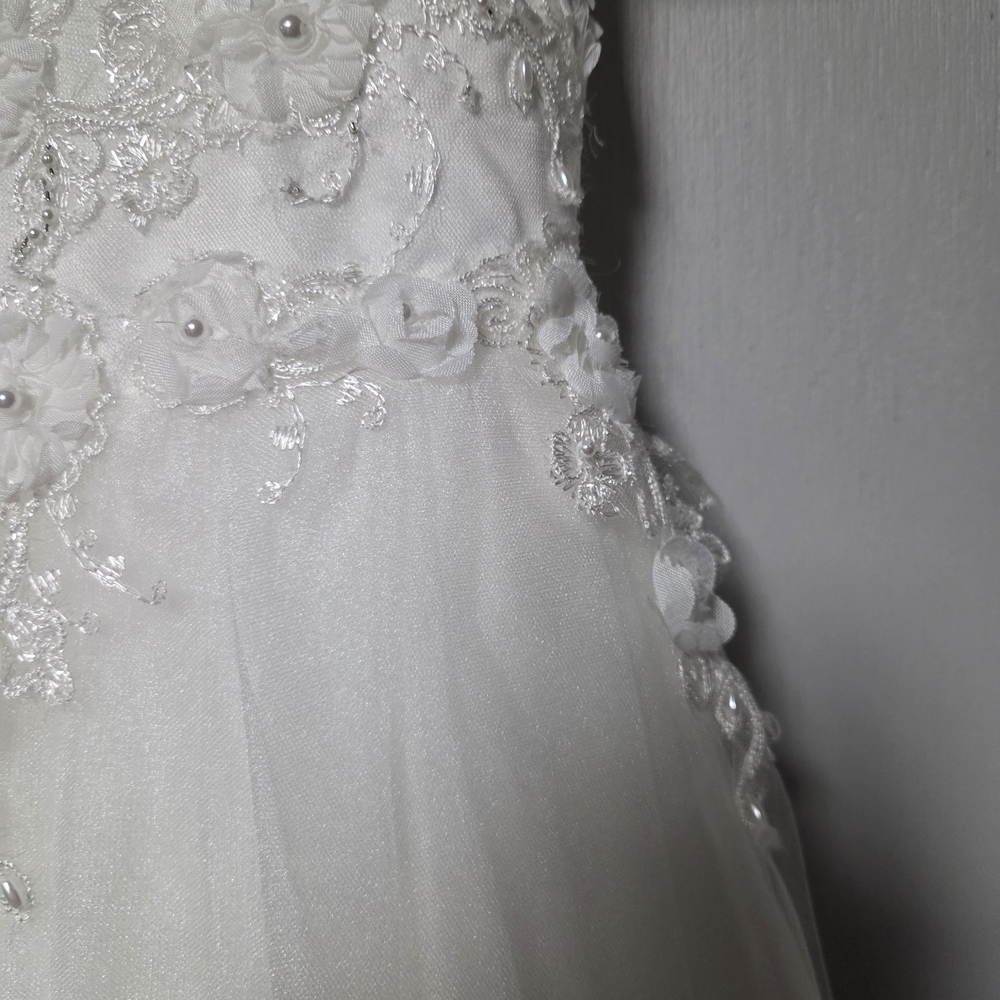 Princess Daliana Communion/Flower Girl Dress With Matching Veil And Fur Cape - Picture 4 of 16